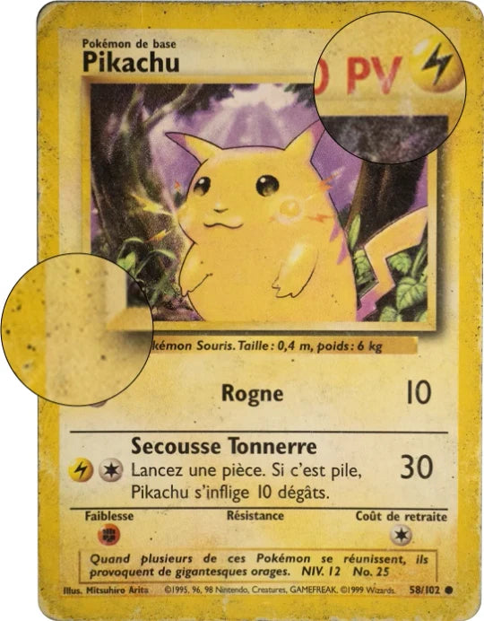 Carta Pokémon Pikachu (Base Set) antes da limpeza: pontos e manchas na borda